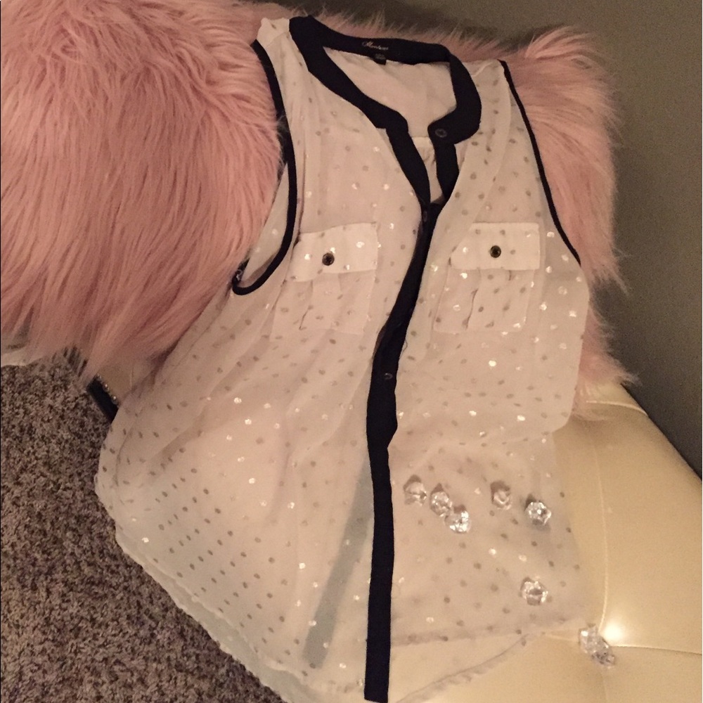 Sleeveless blouse
